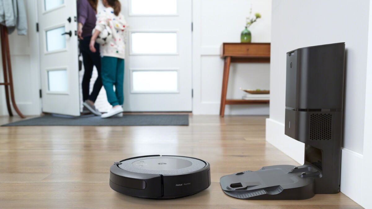 Roomba i3 vs i4 – Which One Is The Best For Your Needs?